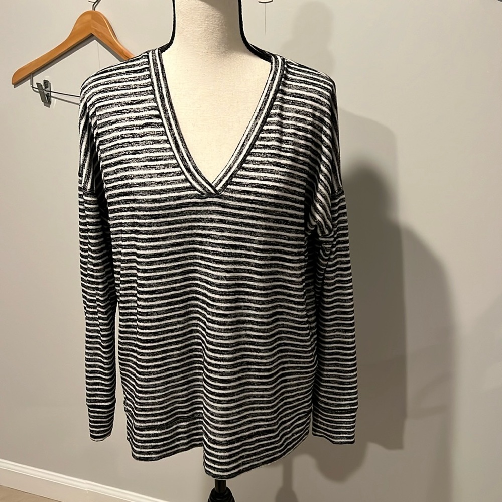 Gorgeous Long Sleeves V-Neck Casual Top